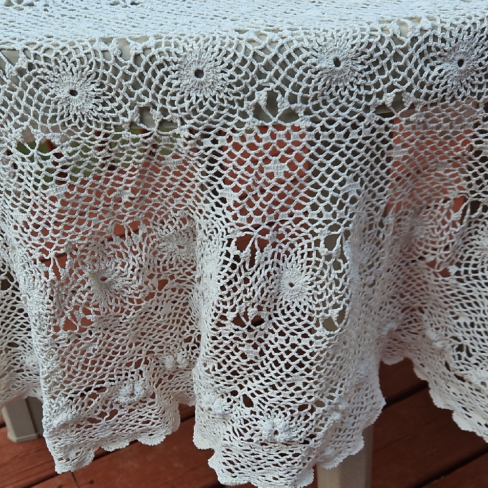 Vintage Round Oval Cotton Ivory Hand Crochet Tablecloth - Picture 14 of 17